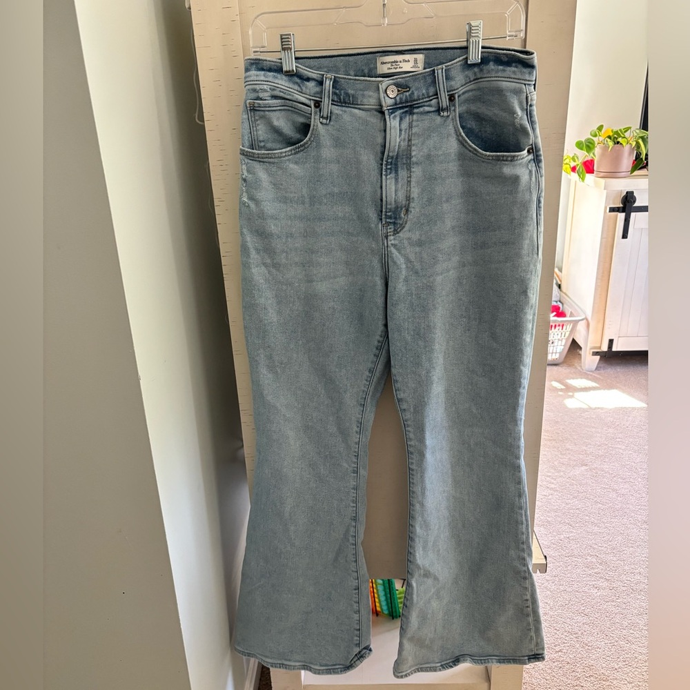 Abercrombie & Fitch Ultra High Rise The Flare Jeans curve love 31s